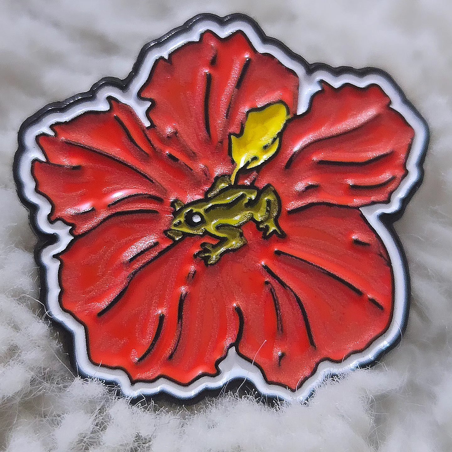 enamel pin- coquí on flor de maga ‧₊˚❀